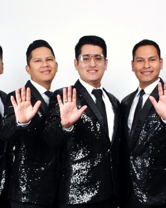 Imitador de Christian Yaipén: Charly, al centro, con los imitadores del Grupo 5