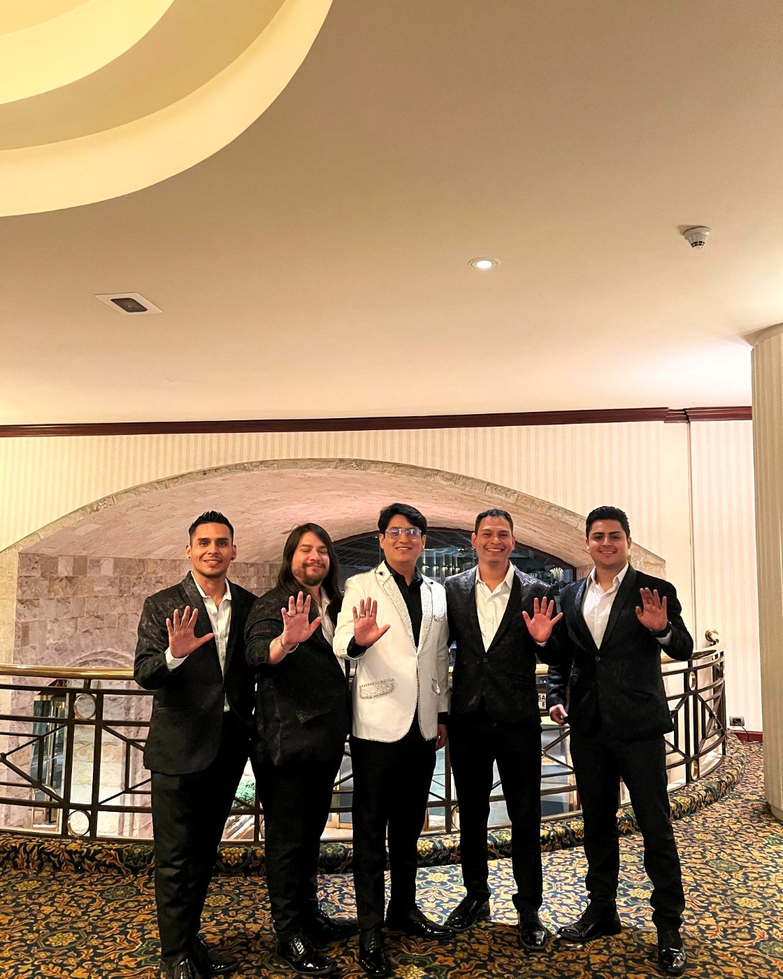 Imitadores Grupo 5 para quinceañeros: show en una fiesta de gala