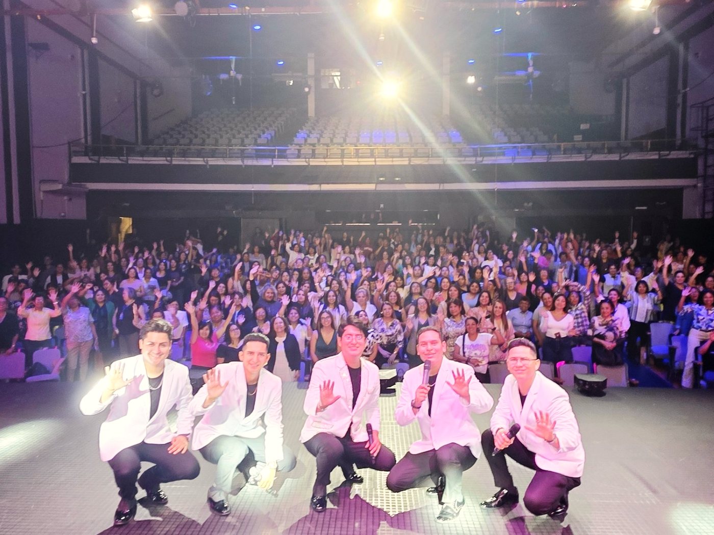 Tributo Grupo 5 para empresas: show de los imitadores en un evento corporativo